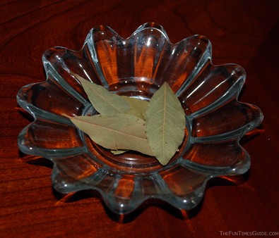 bay-leaves-in-a-dish.jpg