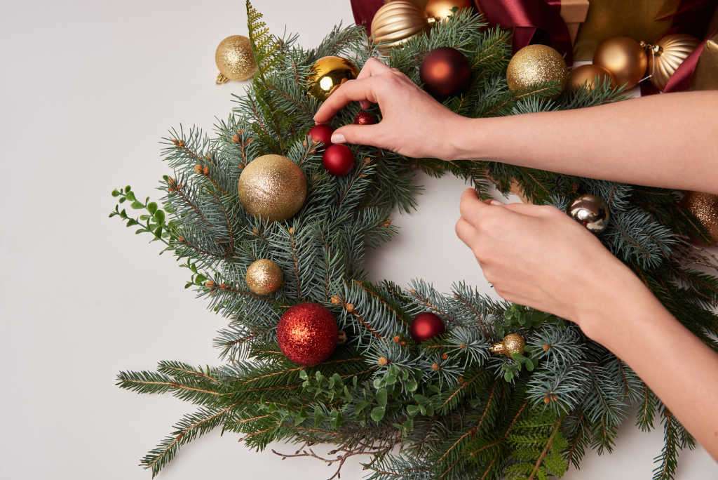 How To Get Rid Of Christmas Tree Mold On Christmas Trees & Wreaths To