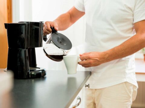 cockroach-coffee-maker These are my best tips for dealing with cockroaches and coffee machines.
