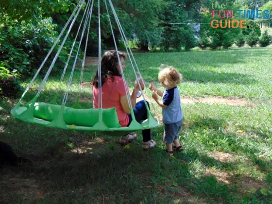 The included pillow provides back support and/or head support for 2 people on the swing at the same time. 