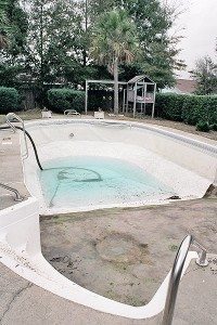 empty_swimming_pool