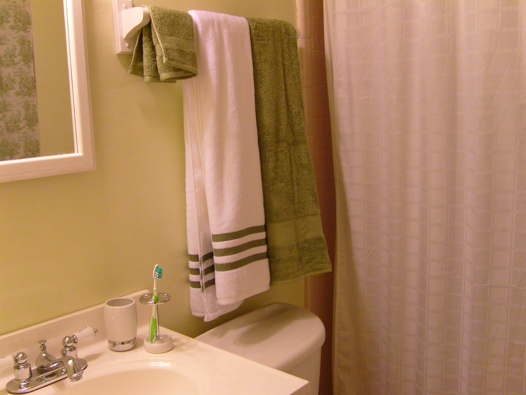 Hanging Bathroom Towels Decoratively