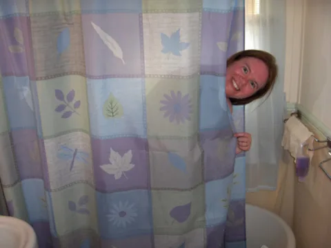 How to use bleach to clean your shower curtain