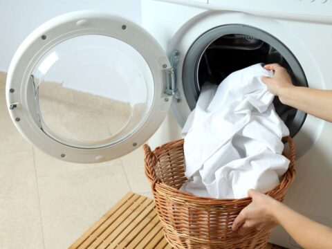 how-to-dry-bed-sheets-in-the-dryer-fast My favorite way to dry bed sheets fast BEFORE doing this experiment was to dry each sheet separately, one by one.