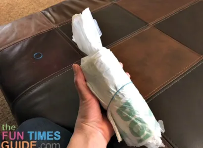 How To Roll Plastic Bags Into Small, Self-Dispensing Bundles + 10 Clever Uses For Plastic Shopping Bags
