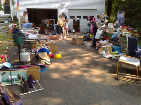 This is an example of lining the sides of your driveway with items for sale.