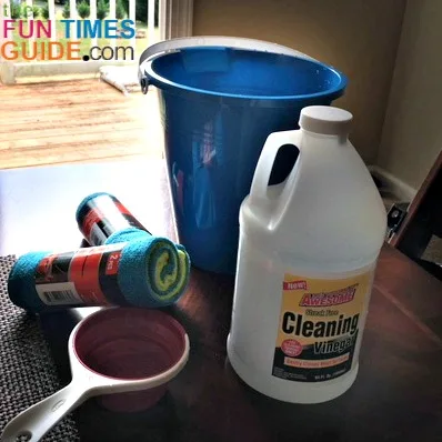 This homemade window cleaner with vinegar really works!
