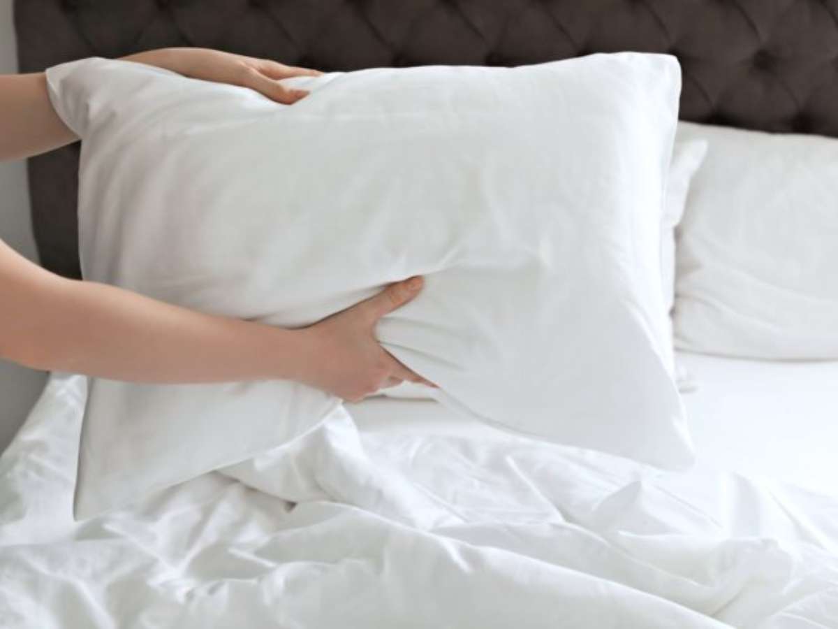 Here's how to determine if it's time to buy a new sleep pillow... Here's how to determine if it's time to buy a new sleep pillow...
