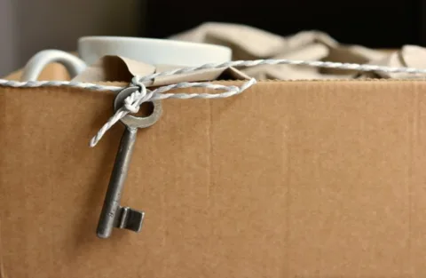 Packing to move into a new house? These tips for packing boxes for your move will help you save time and stay organized! 