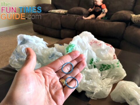 All you need is a simple rubber band to make your own plastic bag dispenser!