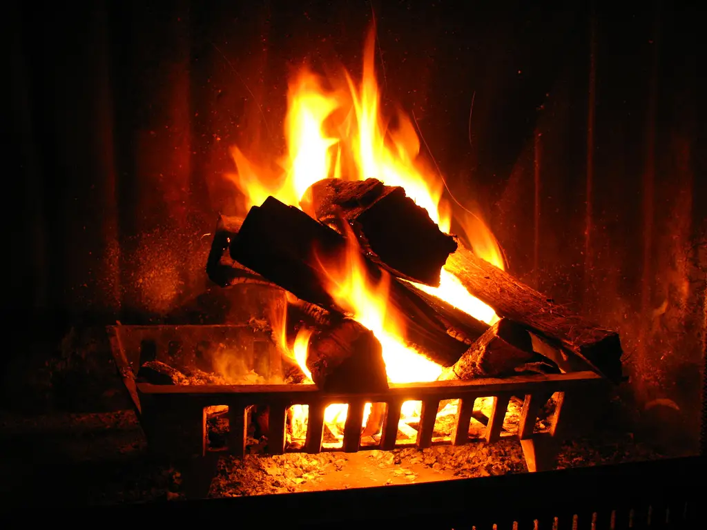 10 Diy Fire Fragrances To Make Your Fireplace Or Chiminea Smell Good