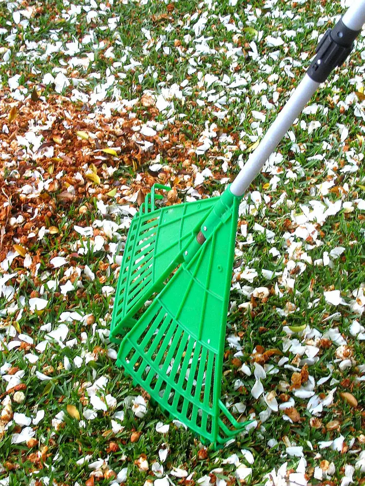 14 Unique Rakes With A Purpose - From Leaf Rakes To Garden Rakes And ...